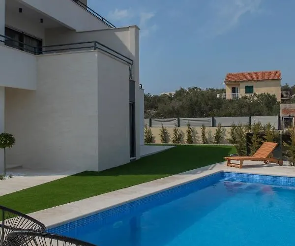 Magna Luxury Μούρτερ