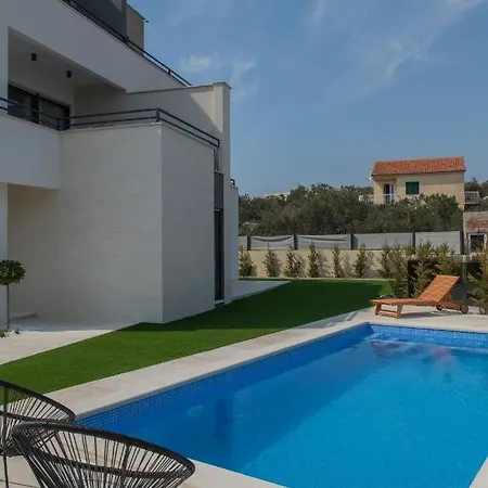 Magna Luxury 무르테르